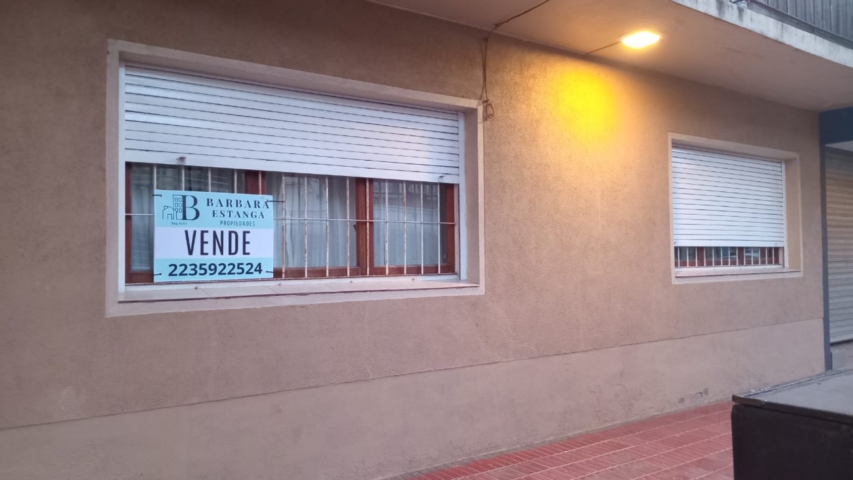 Departamento 3 ambientes a la calle con patio.
