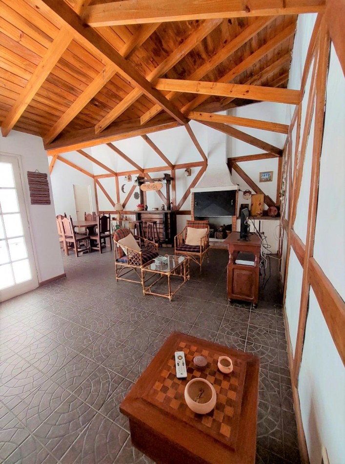 Chalet Sobre 2 Lotes, C/piscina en Sta. Clara del Mar Vende o Permuta