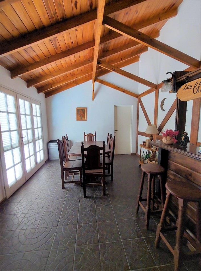 Chalet Sobre 2 Lotes, C/piscina en Sta. Clara del Mar Vende o Permuta