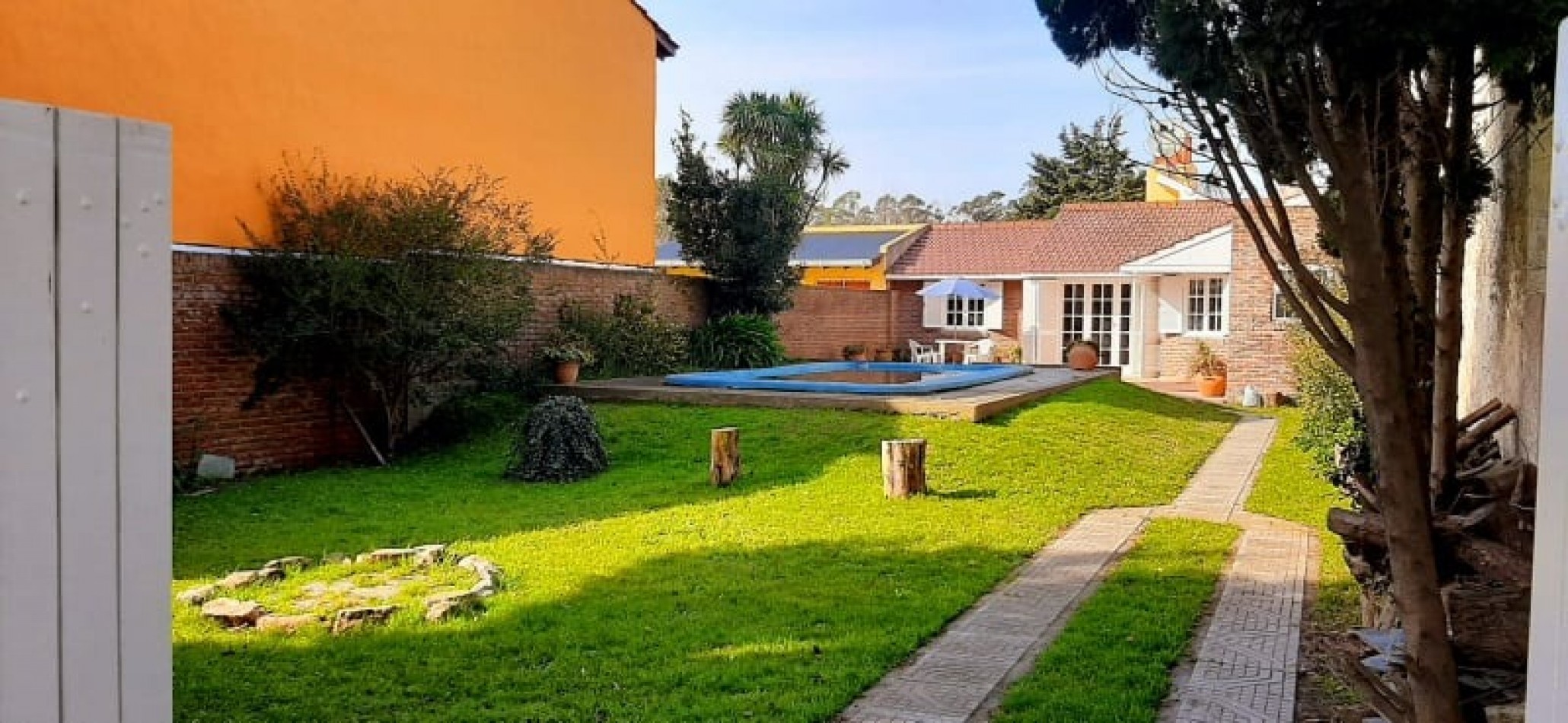 Chalet Sobre 2 Lotes, C/piscina en Sta. Clara del Mar Vende o Permuta
