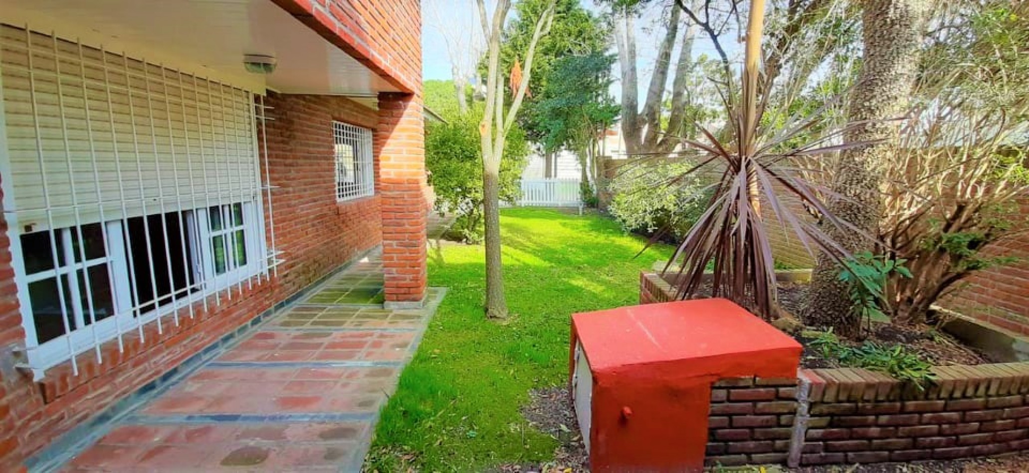 Chalet Sobre 2 Lotes, C/piscina en Sta. Clara del Mar Vende o Permuta