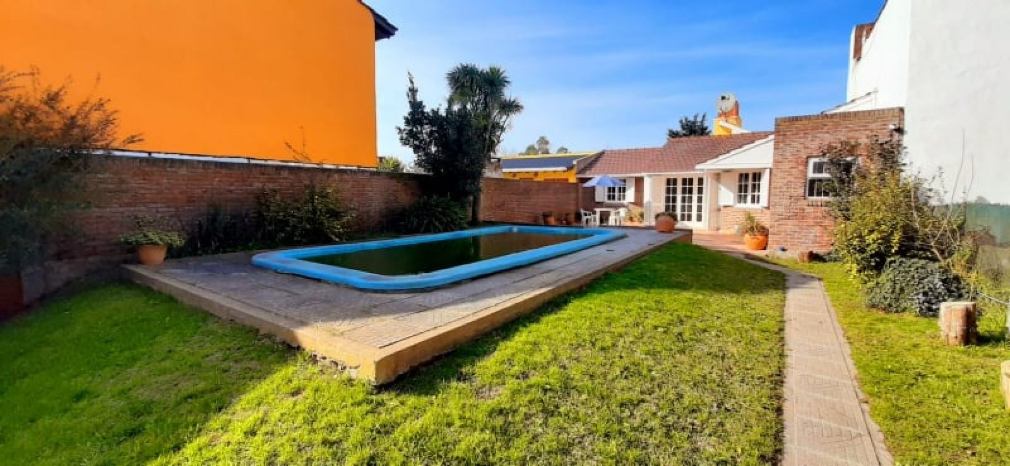 Chalet Sobre 2 Lotes, C/piscina en Sta. Clara del Mar Vende o Permuta