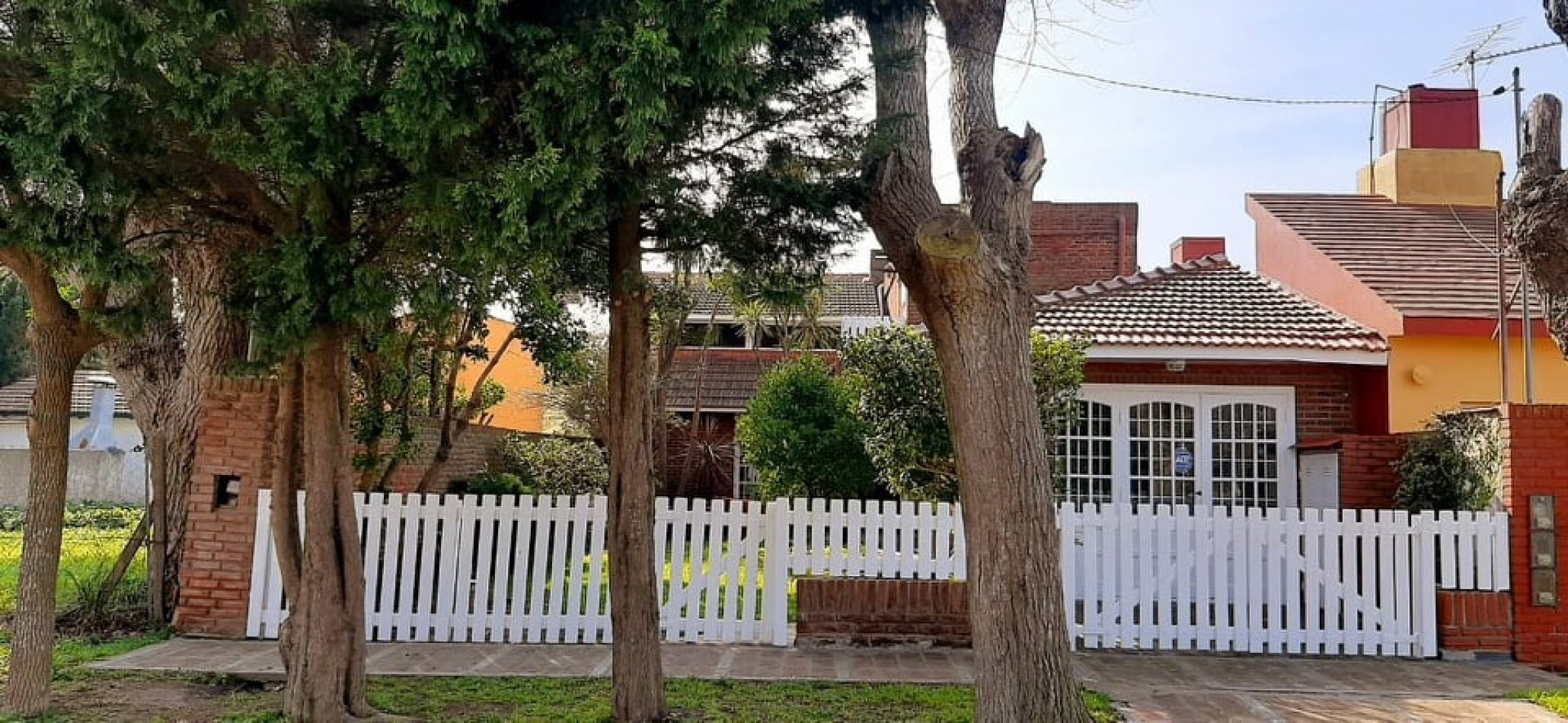 Chalet Sobre 2 Lotes, C/piscina en Sta. Clara del Mar Vende o Permuta