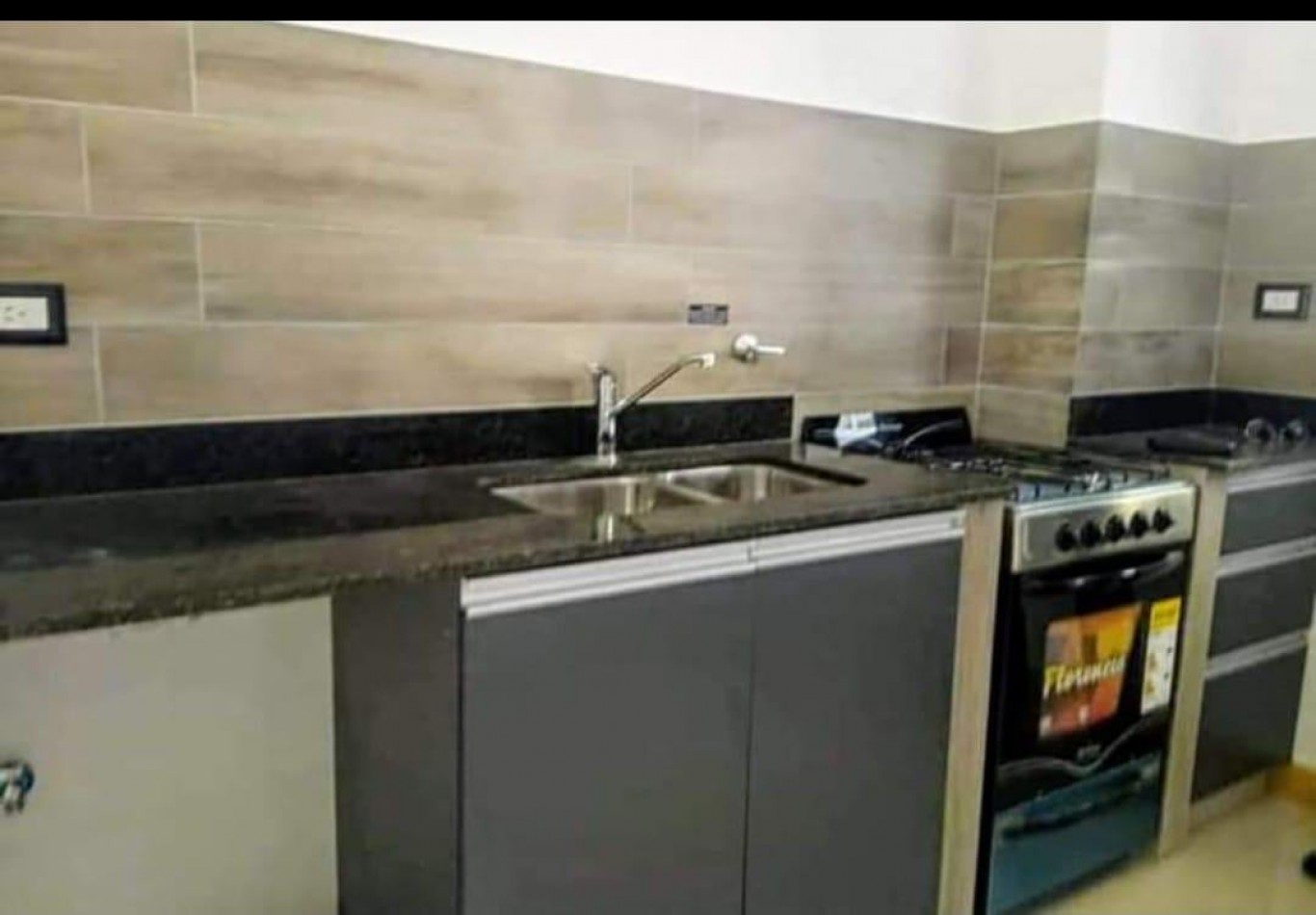 Departamento de un Ambiente y Medio A Estrenar en El Centro de La Plata Vende o Permuta