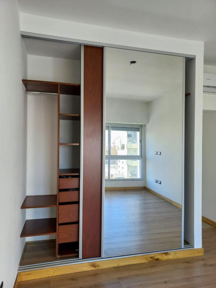 Departamento de un Ambiente y Medio A Estrenar en El Centro de La Plata Vende o Permuta