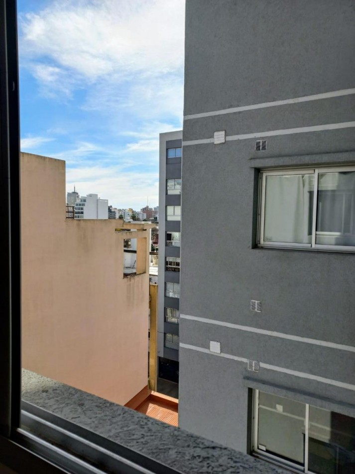 Departamento de un Ambiente y Medio A Estrenar en El Centro de La Plata Vende o Permuta