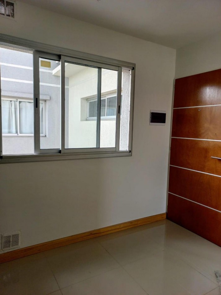 Departamento de un Ambiente y Medio A Estrenar en El Centro de La Plata Vende o Permuta