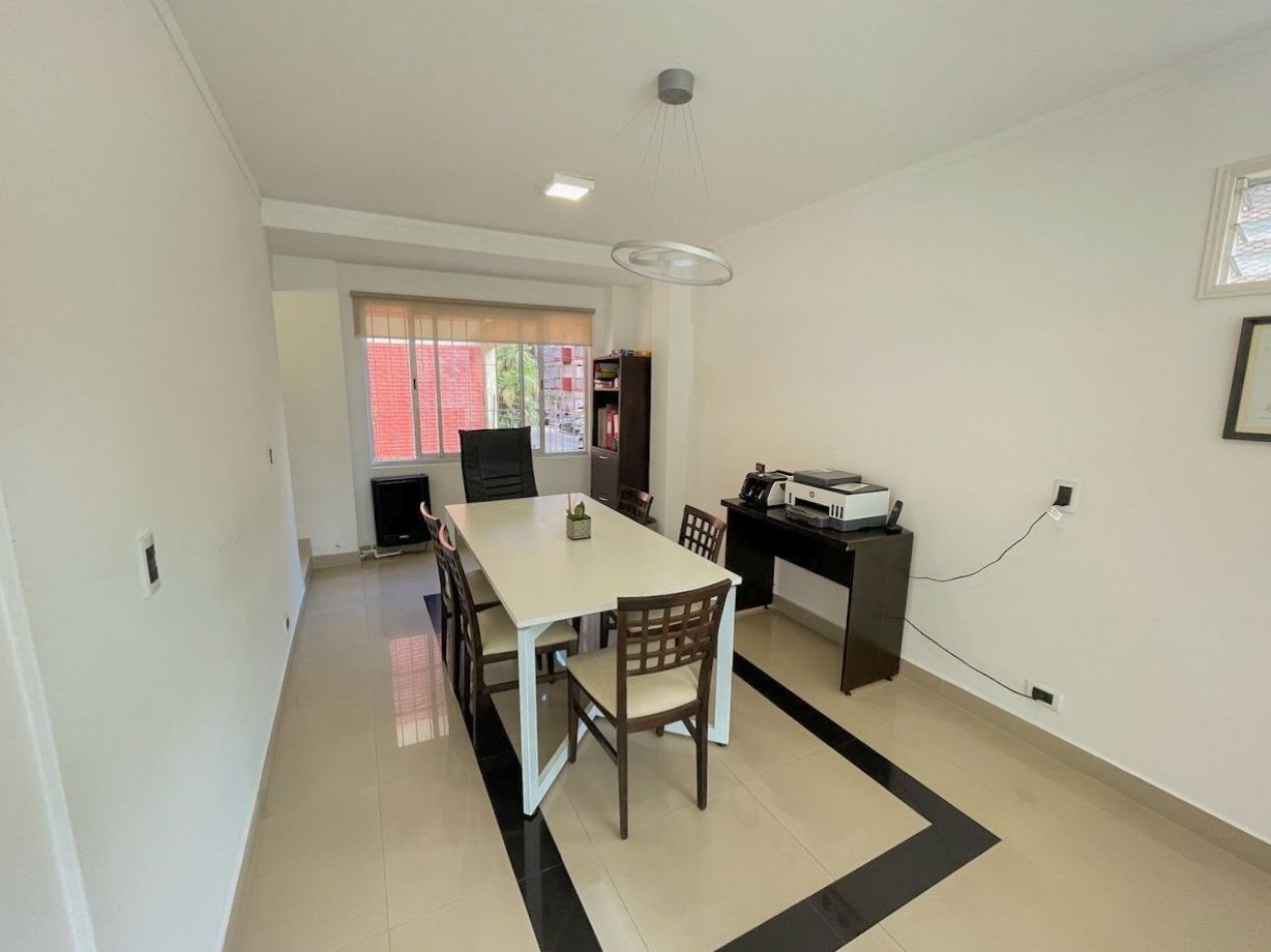 IMPECABLE OFICINA CON COCINA, PATIO Y DEPOSITO EN LA PERLA
