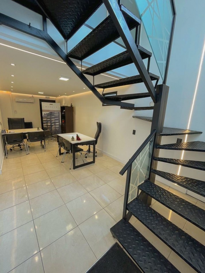 IMPECABLE OFICINA CON COCINA, PATIO Y DEPOSITO EN LA PERLA