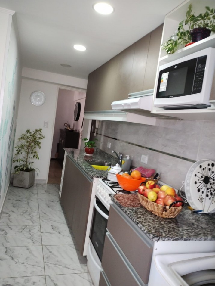 DEPARTAMENTO 3 AMB RECICLADO, CON BALCON FRANCES A LA CALLE, A 250 MTS. DE LA PLAYA PUNTA IGLESIA. APTO CREDITO