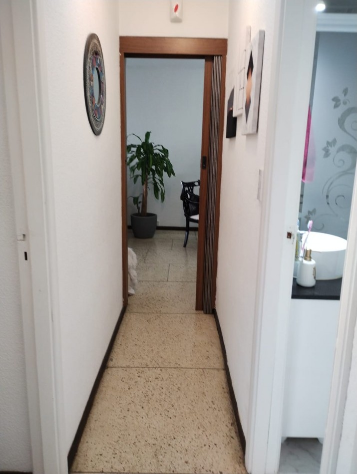 DEPARTAMENTO 3 AMB RECICLADO, CON BALCON FRANCES A LA CALLE, A 250 MTS. DE LA PLAYA PUNTA IGLESIA. APTO CREDITO