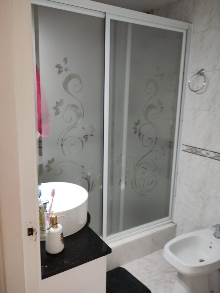 DEPARTAMENTO 3 AMB RECICLADO, CON BALCON FRANCES A LA CALLE, A 250 MTS. DE LA PLAYA PUNTA IGLESIA. APTO CREDITO