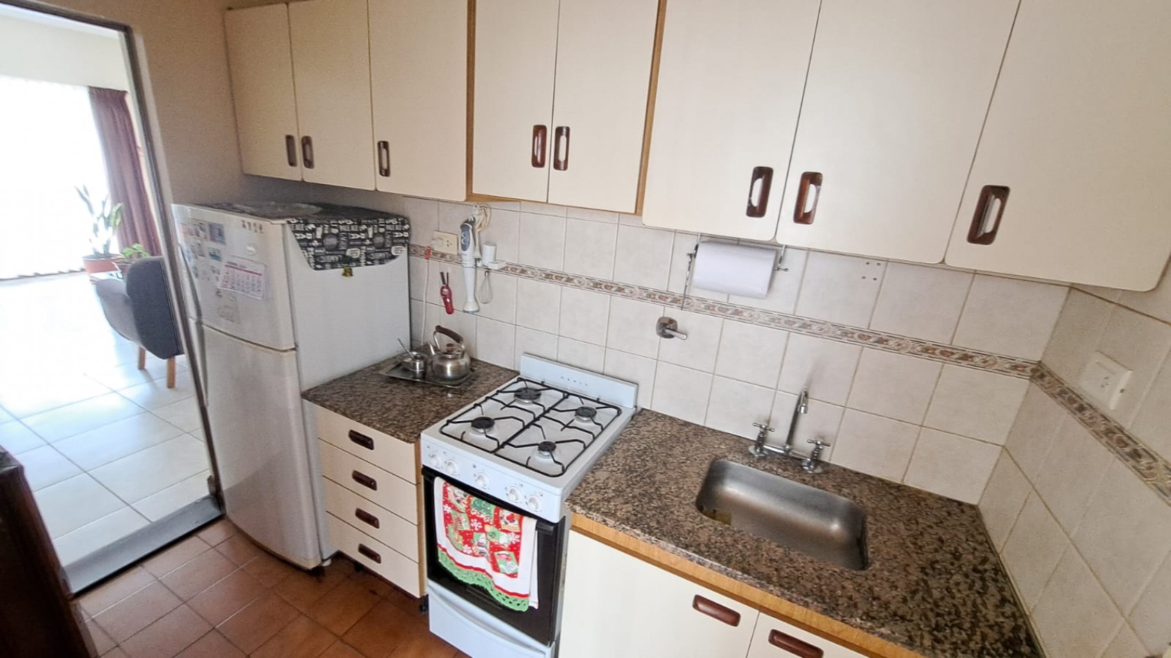 PH 3 AMBIENTES CON PATIO, EN PLANTA BAJA AL FRENTE, EN EL BARRIO SAN JOSE VENDE Y PERMUTA