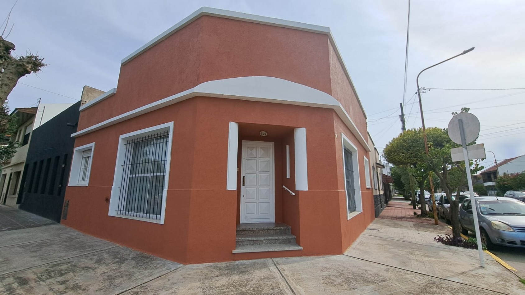 PH 3 AMBIENTES CON PATIO, EN PLANTA BAJA AL FRENTE, EN EL BARRIO SAN JOSE VENDE Y PERMUTA