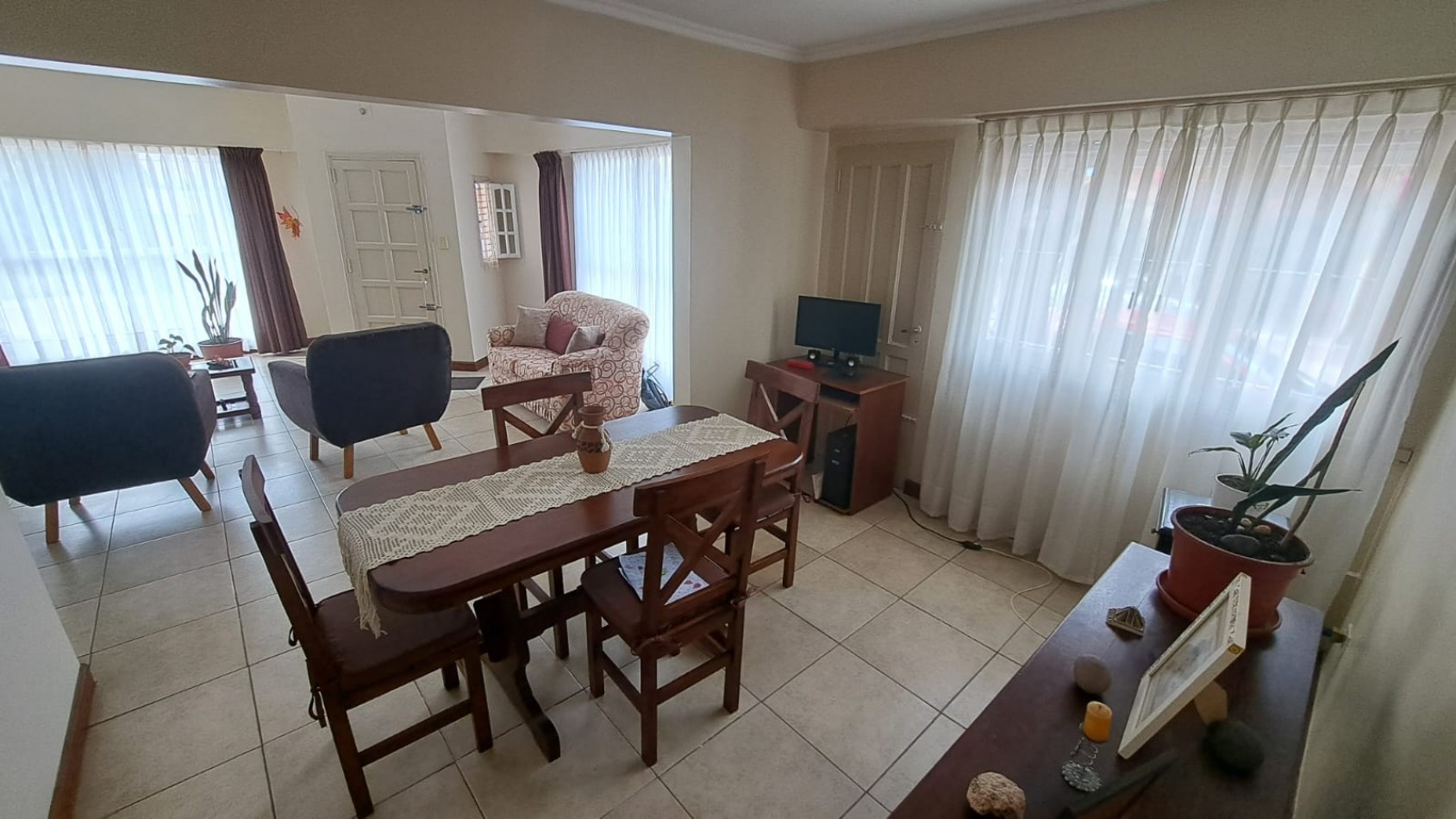 PH 3 AMBIENTES CON PATIO, EN PLANTA BAJA AL FRENTE, EN EL BARRIO SAN JOSE VENDE Y PERMUTA