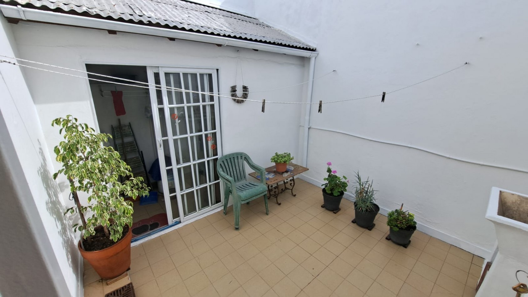 PH 3 AMBIENTES CON PATIO, EN PLANTA BAJA AL FRENTE, EN EL BARRIO SAN JOSE VENDE Y PERMUTA