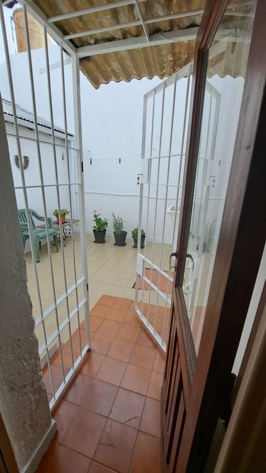 PH 3 AMBIENTES CON PATIO, EN PLANTA BAJA AL FRENTE, EN EL BARRIO SAN JOSE VENDE Y PERMUTA