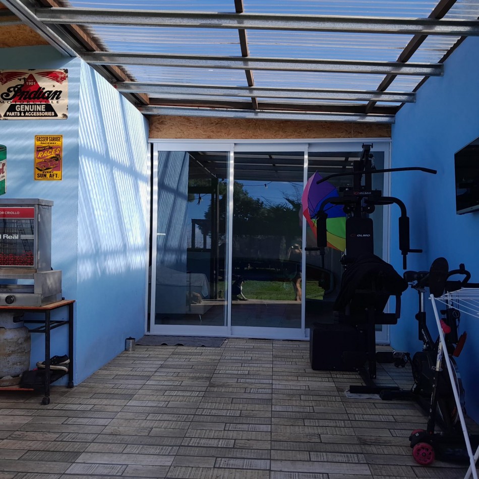 CASA 4 AMBIENTES EN COUNTRY COSTA DEL SOL, CERCA DE LA PLAYA EN MAR CHIQUITA. APTO CREDITO, PERMUTA Y FINANCIA