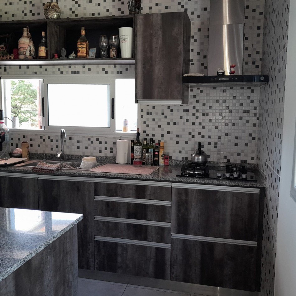 CASA 4 AMBIENTES EN COUNTRY COSTA DEL SOL, CERCA DE LA PLAYA EN MAR CHIQUITA. APTO CREDITO, PERMUTA Y FINANCIA