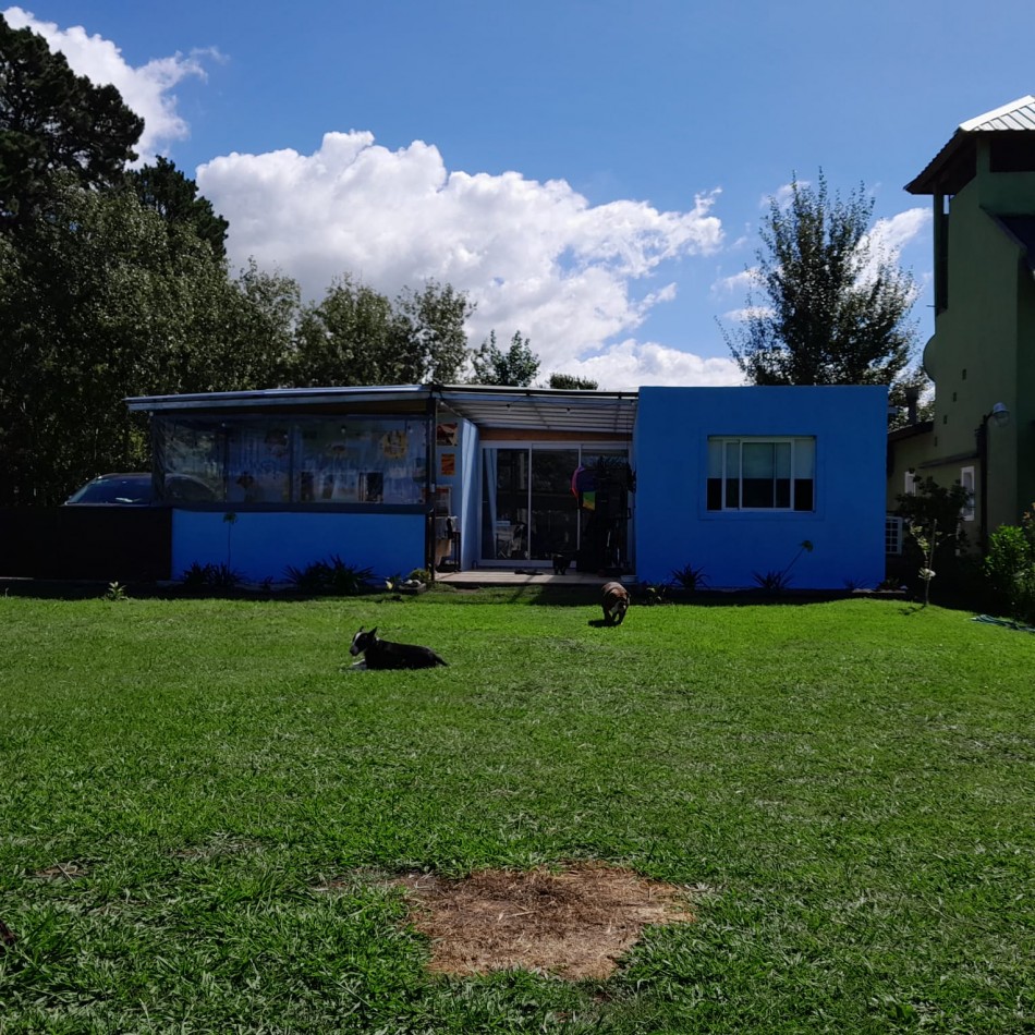 CASA 4 AMBIENTES EN COUNTRY COSTA DEL SOL, CERCA DE LA PLAYA EN MAR CHIQUITA. APTO CREDITO, PERMUTA Y FINANCIA
