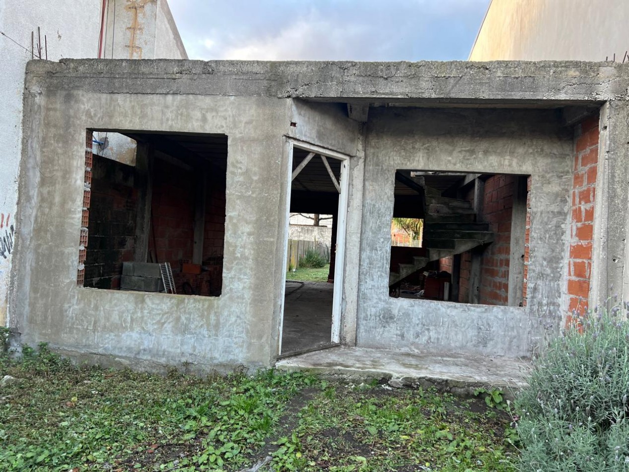 LOTE DE 246M2 CON LOZA Y PLANO APROBADO, A 20 CUADRAS DE PLAYA PUNTA MOGOTES, APTO CREDITO