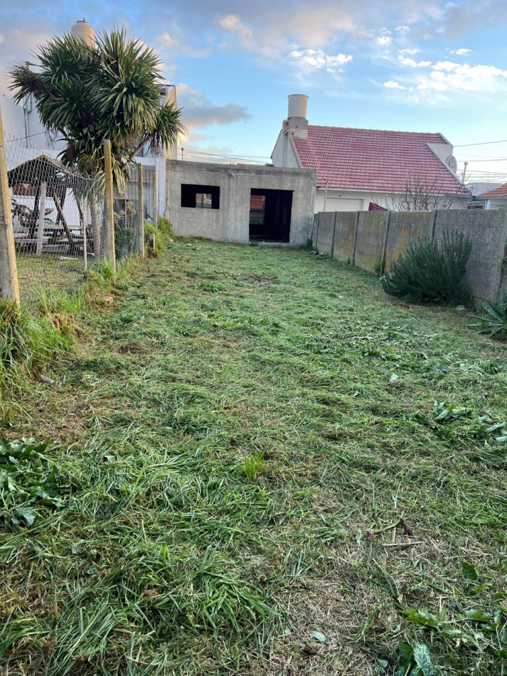 LOTE DE 246M2 CON LOZA Y PLANO APROBADO, A 20 CUADRAS DE PLAYA PUNTA MOGOTES, APTO CREDITO