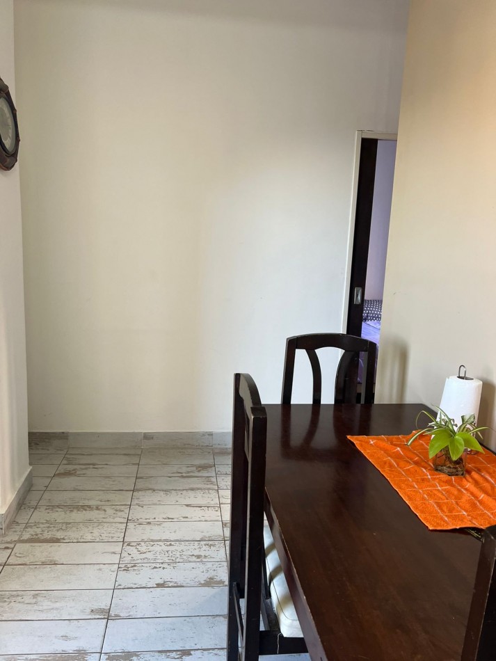 ALQUILER POR DIA 2 AMB AL CONTRAF. EN 1ER. PISO POR ESCALERA EN EDIFICIO FRENTE AL MAR EN PUNTA MOGOTES