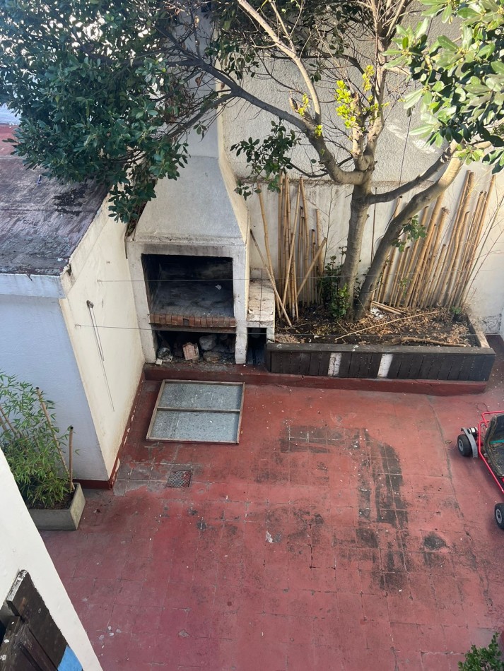 ALQUILER POR DIA 2 AMB AL CONTRAF. EN 1ER. PISO POR ESCALERA EN EDIFICIO FRENTE AL MAR EN PUNTA MOGOTES