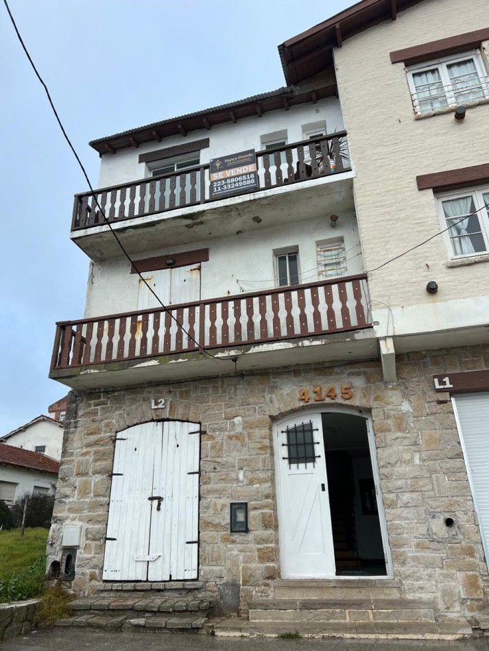 ALQUILER POR DIA 2 AMB AL CONTRAF. EN 1ER. PISO POR ESCALERA EN EDIFICIO FRENTE AL MAR EN PUNTA MOGOTES