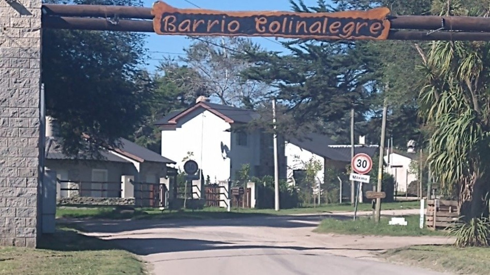 LOTE DE 739 M2 EN EL BARRIO COLINA ALEGRE VENDE O PERMUTA
