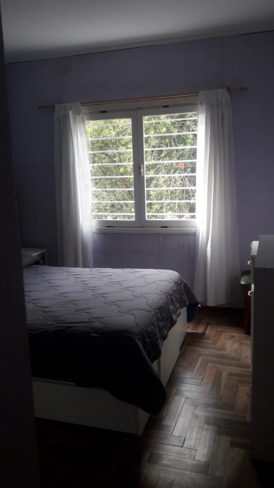 DEPARTAMENTO 3 AMBIENTES AL CONTRAFRENTE CON BALCON, EN 1ER. PISO POR ESCALERA
