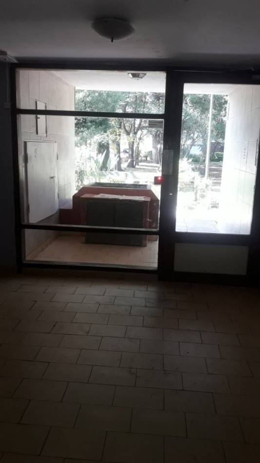 DEPARTAMENTO 3 AMBIENTES AL CONTRAFRENTE CON BALCON, EN 1ER. PISO POR ESCALERA