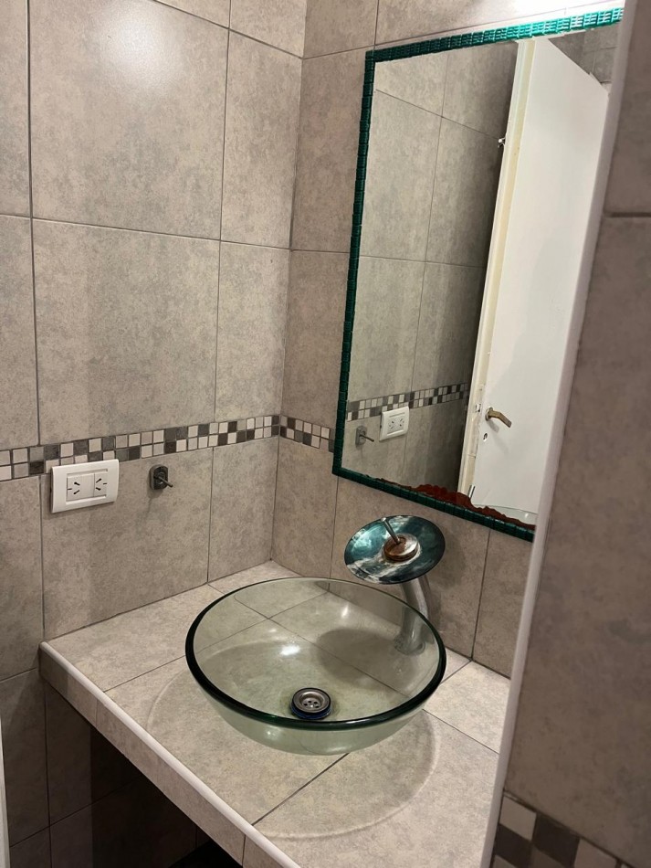 DEPARTAMENTO 3 AMBIENTES AL CONTRAFRENTE CON BALCON, EN 1ER. PISO POR ESCALERA