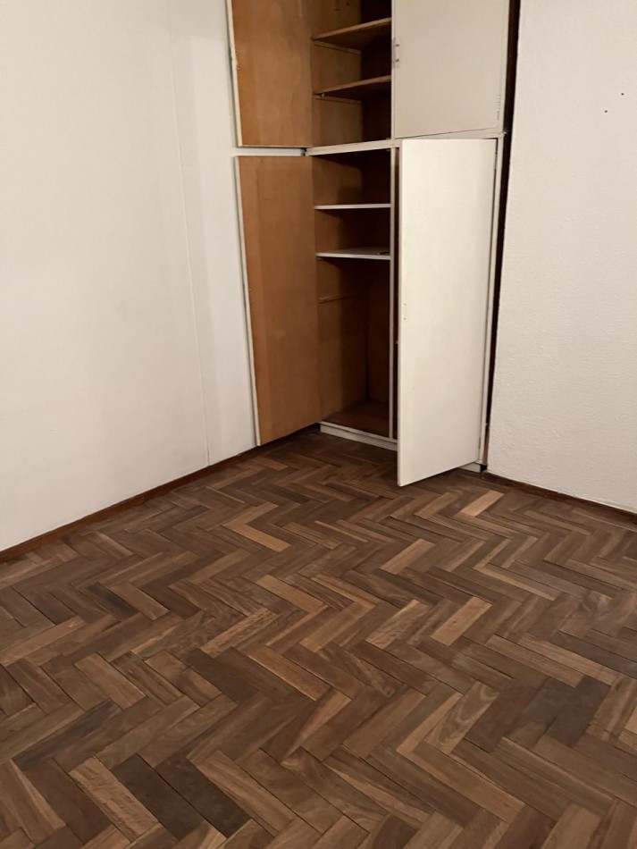 DEPARTAMENTO 3 AMBIENTES AL CONTRAFRENTE CON BALCON, EN 1ER. PISO POR ESCALERA