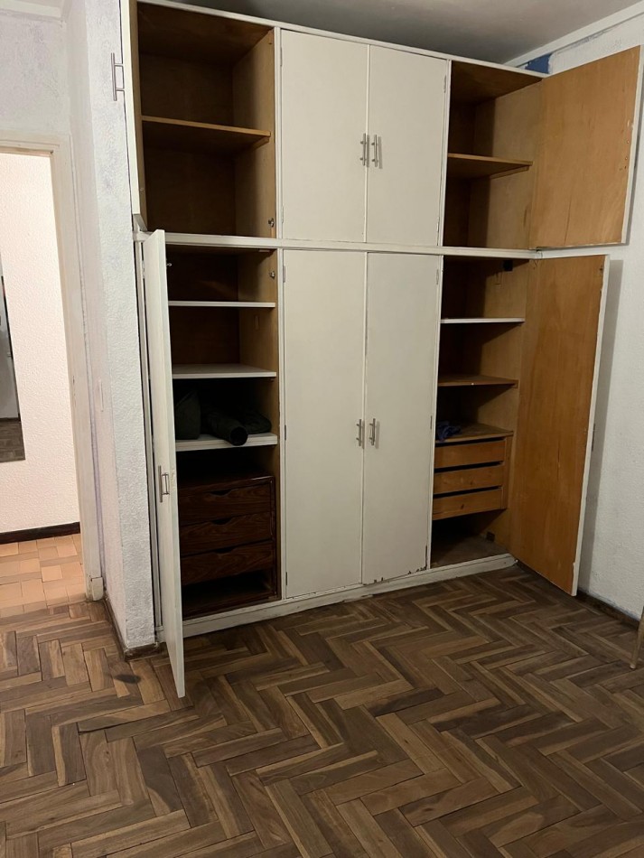 DEPARTAMENTO 3 AMBIENTES AL CONTRAFRENTE CON BALCON, EN 1ER. PISO POR ESCALERA