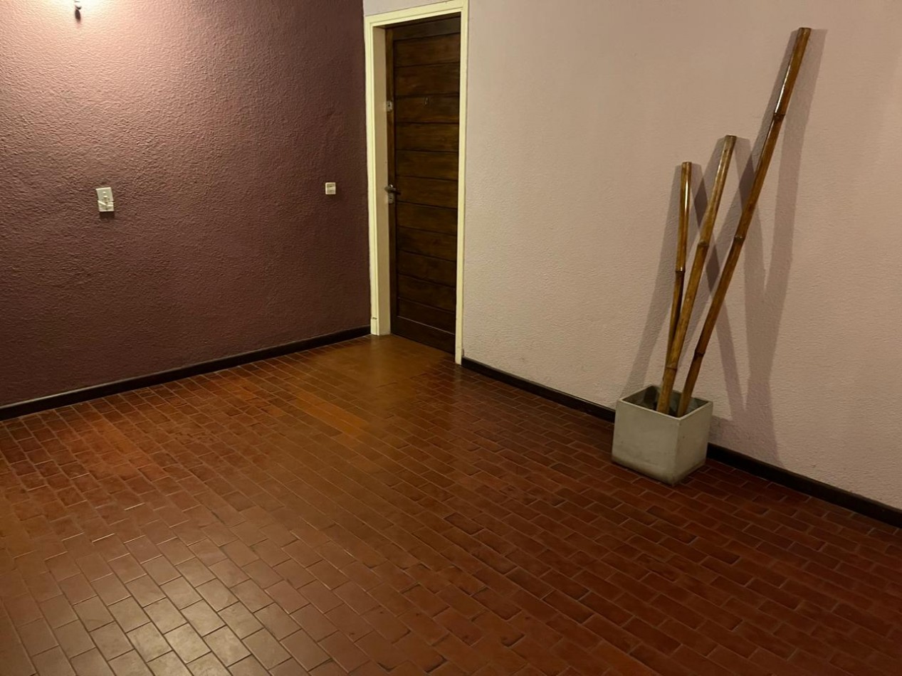 DEPARTAMENTO 3 AMBIENTES AL CONTRAFRENTE CON BALCON, EN 1ER. PISO POR ESCALERA
