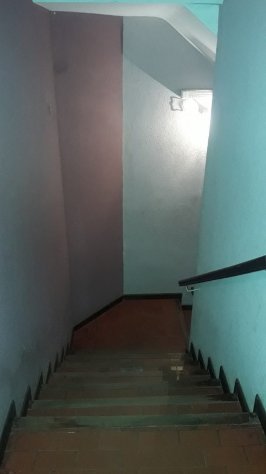 DEPARTAMENTO 3 AMBIENTES AL CONTRAFRENTE CON BALCON, EN 1ER. PISO POR ESCALERA