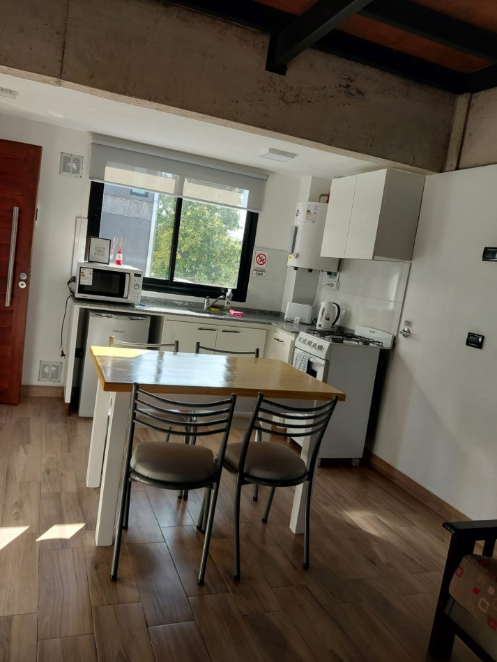 PH 2 AMB EN DUPLEX A LA CALLE CON COCHERA Y QUINCHO EN 1ER. PISO POR ESCALERA, EN BARRIO SAN JUAN