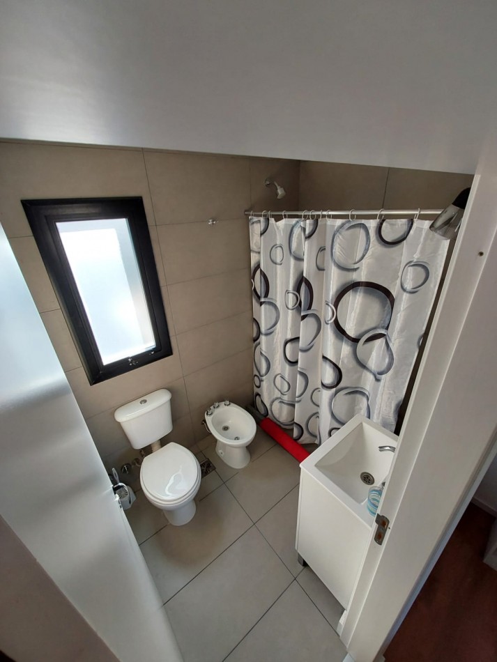 PH 2 AMB EN DUPLEX A LA CALLE CON COCHERA Y QUINCHO EN 1ER. PISO POR ESCALERA, EN BARRIO SAN JUAN