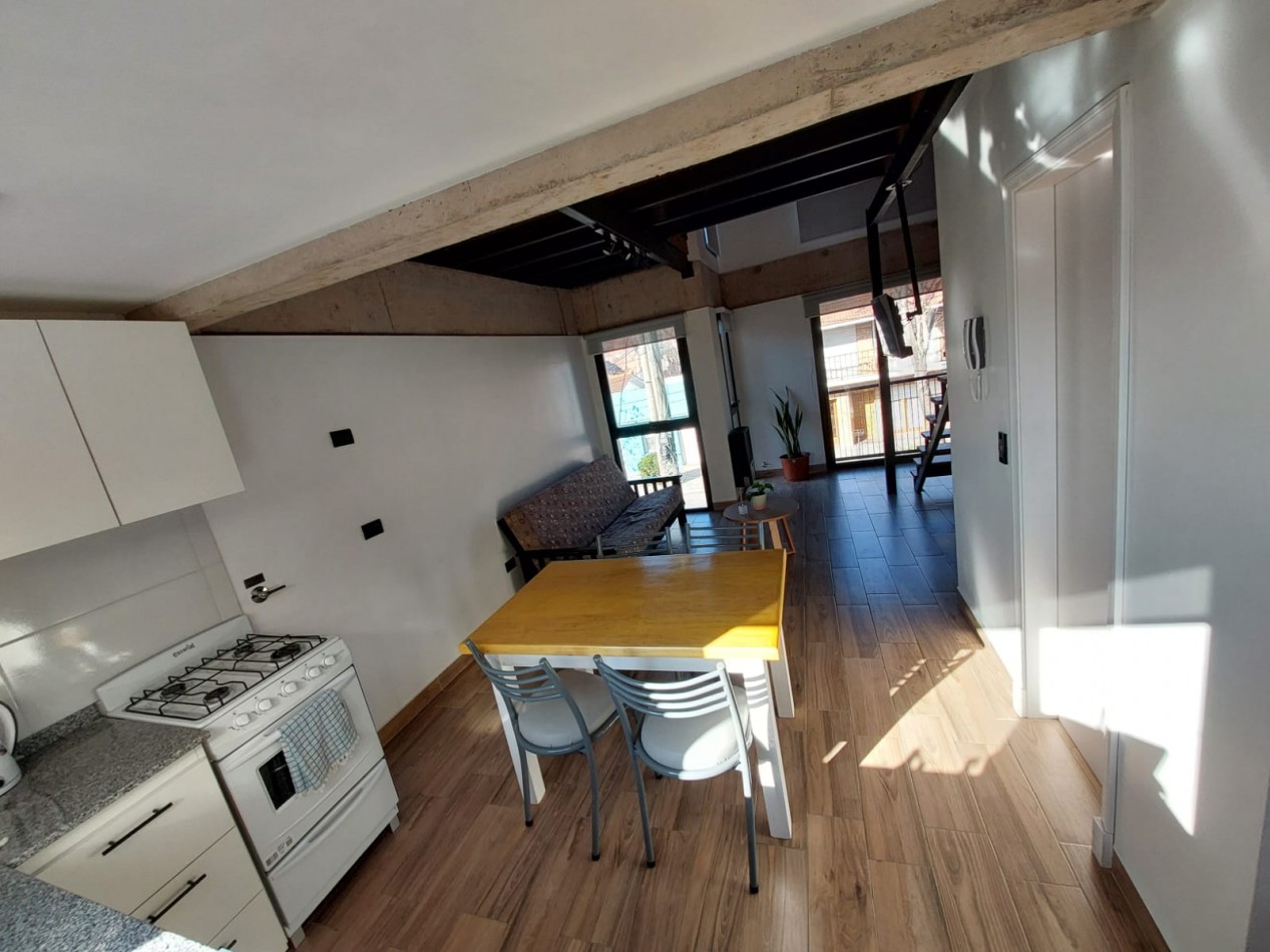 PH 2 AMB EN DUPLEX A LA CALLE CON COCHERA Y QUINCHO EN 1ER. PISO POR ESCALERA, EN BARRIO SAN JUAN