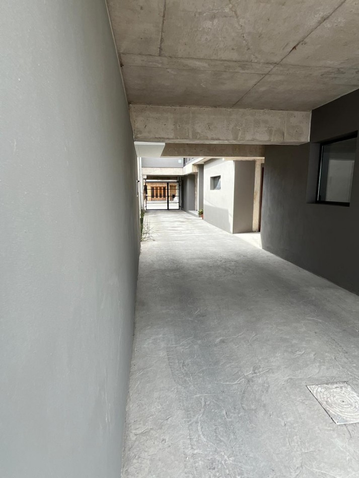 PH 2 AMB EN DUPLEX A LA CALLE CON COCHERA Y QUINCHO EN 1ER. PISO POR ESCALERA, EN BARRIO SAN JUAN