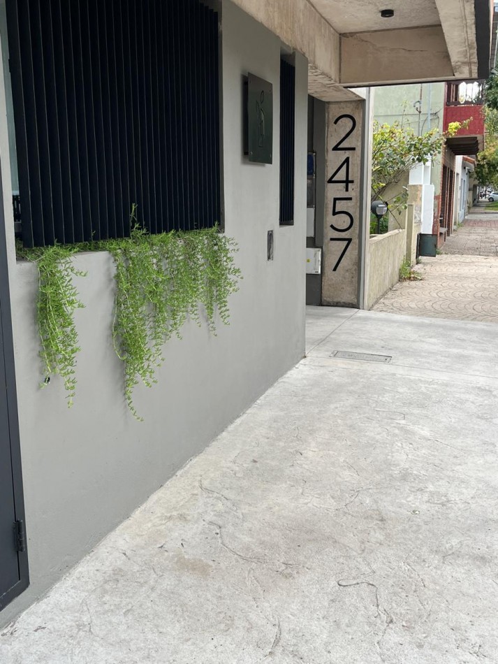 PH 2 AMB EN DUPLEX A LA CALLE CON COCHERA Y QUINCHO EN 1ER. PISO POR ESCALERA, EN BARRIO SAN JUAN