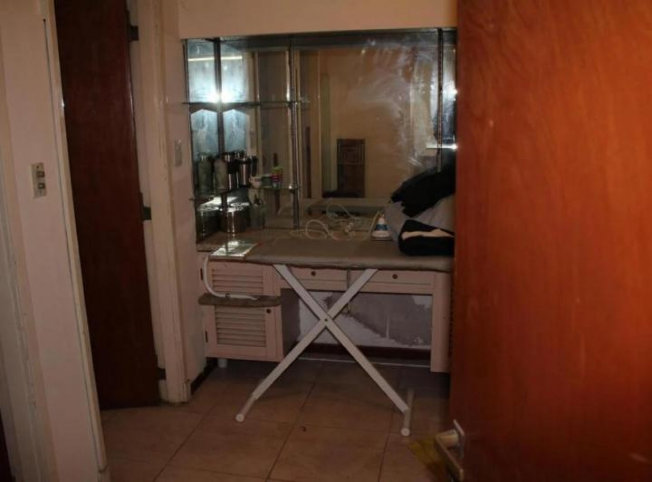 CHALET DE 5 AMBIENTES EN DOS PLANTAS, A RECICLAR, SOBRE ALVARADO Y SAN JUAN