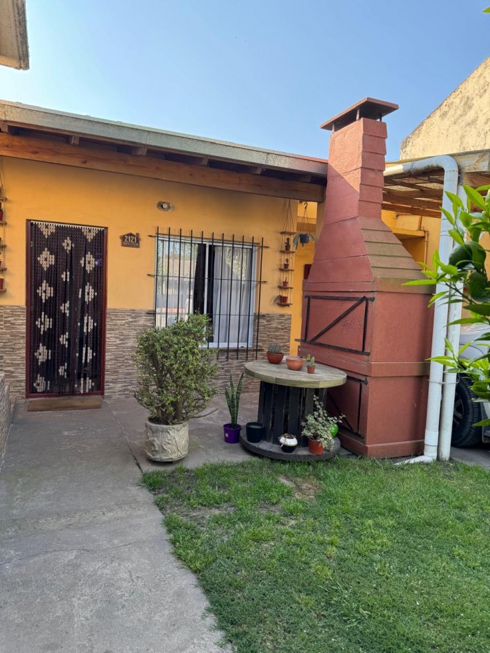 CASA 4 AMBIENTES CON LOCAL SOBRE CALLE SANTA CECILIA Y PUAN