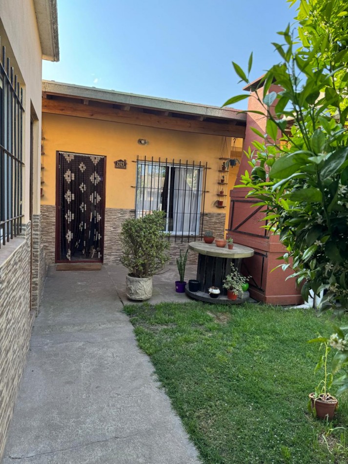 CASA 4 AMBIENTES CON LOCAL SOBRE CALLE SANTA CECILIA Y PUAN