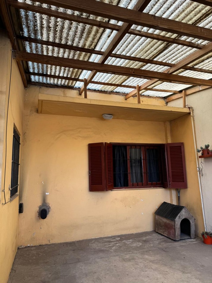 CASA 4 AMBIENTES CON LOCAL SOBRE CALLE SANTA CECILIA Y PUAN