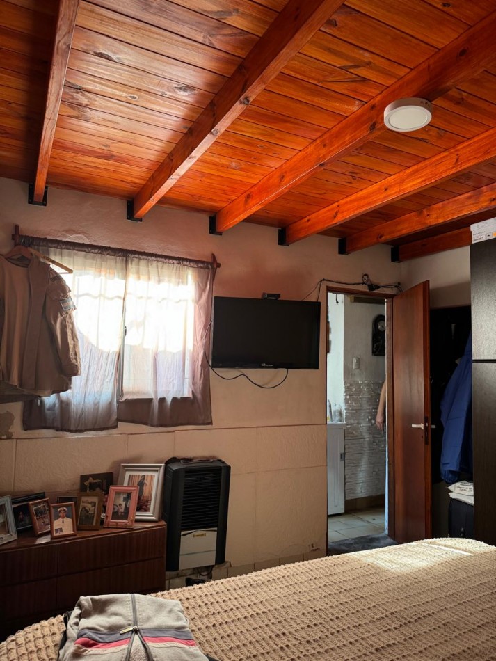 CASA 4 AMBIENTES CON LOCAL SOBRE CALLE SANTA CECILIA Y PUAN