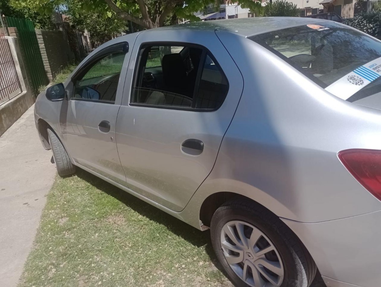 VEHICULO RENAULT LOGAN (2023) HABILITADO PARA REMIS CON LICENCIA INCLUIDA VENDE O PERMUTA