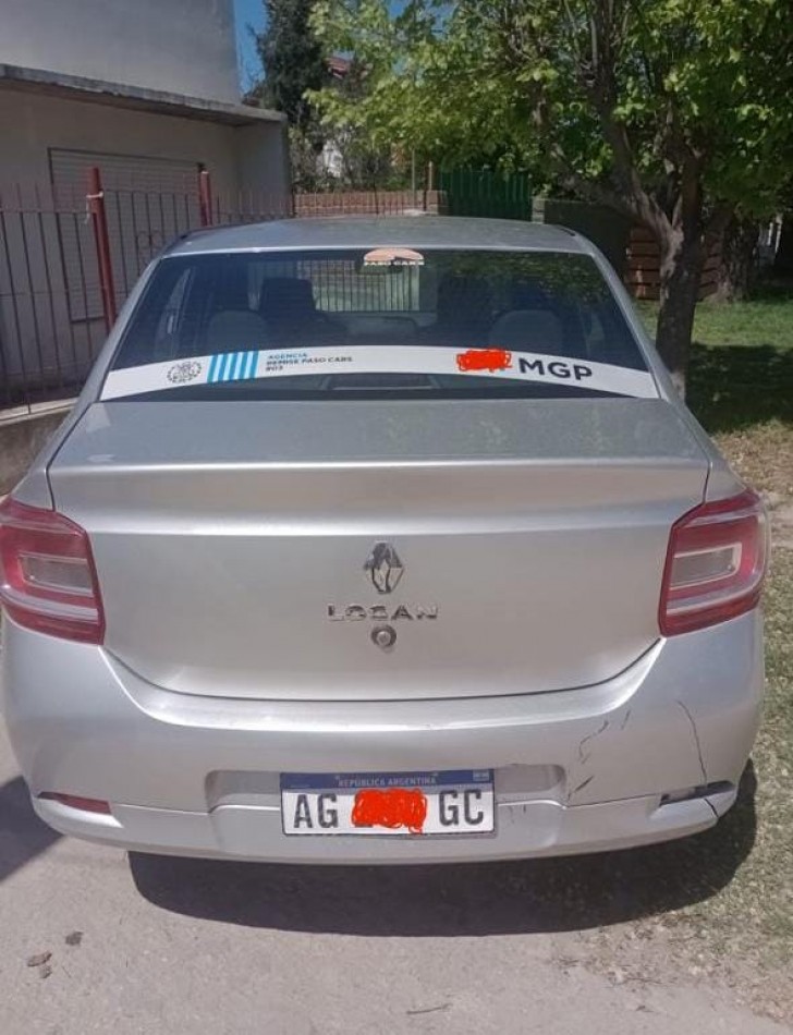 VEHICULO RENAULT LOGAN (2023) HABILITADO PARA REMIS CON LICENCIA INCLUIDA VENDE O PERMUTA