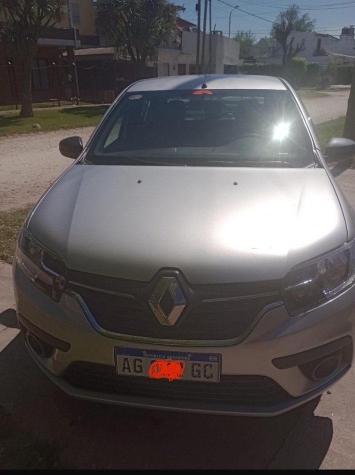 VEHICULO RENAULT LOGAN (2023) HABILITADO PARA REMIS CON LICENCIA INCLUIDA VENDE O PERMUTA